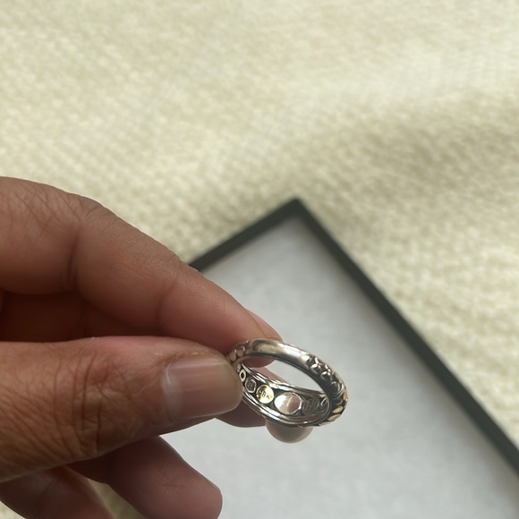 Like new John Hardy Women's White Dot Gold & Silver Pearl Ring - Picture 6 of 6